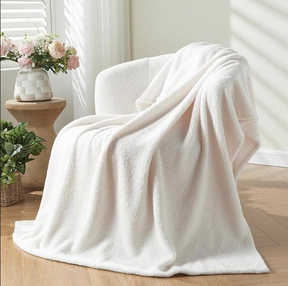 NewCosplay Super Soft Twin Size White Blanket 60 x 80 NEW
